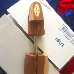 cedar shoe trees